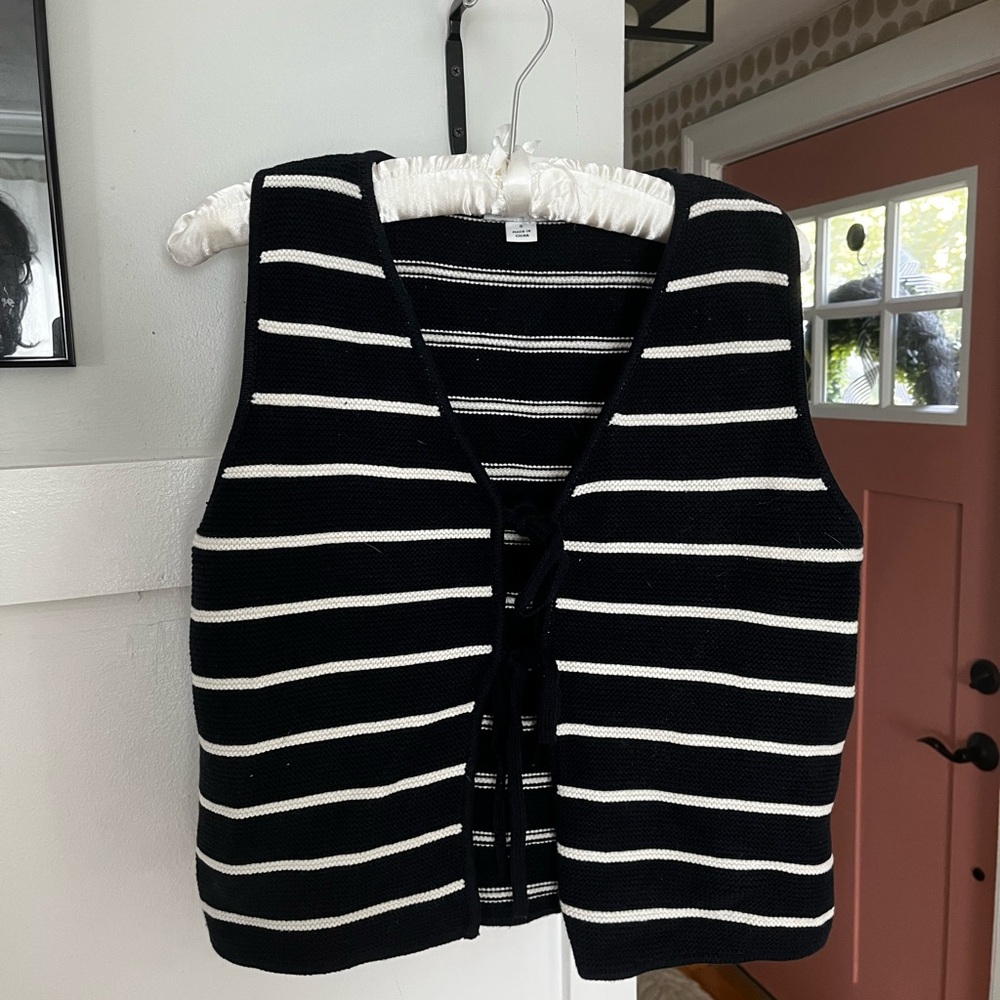 Aligne Black and White Striped Women's Sweater Vest S